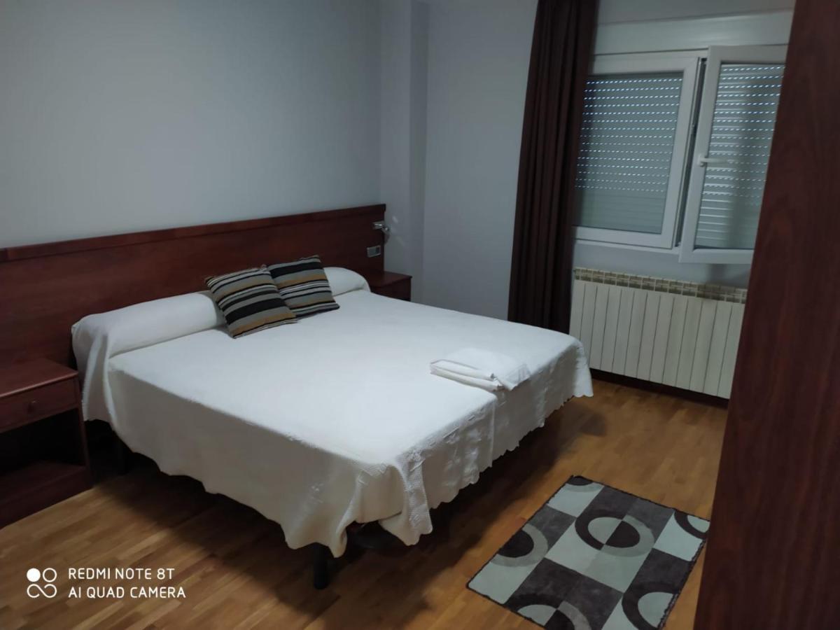 Hostal Cerecedo León Esterno foto